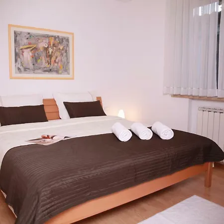 Lili Apartman *