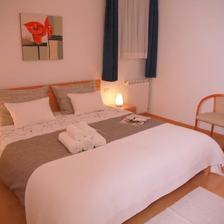 Lili Apartman *